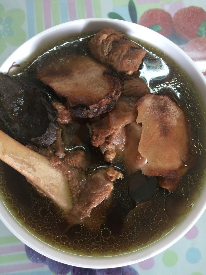 生地土茯苓煲猪骨的做法