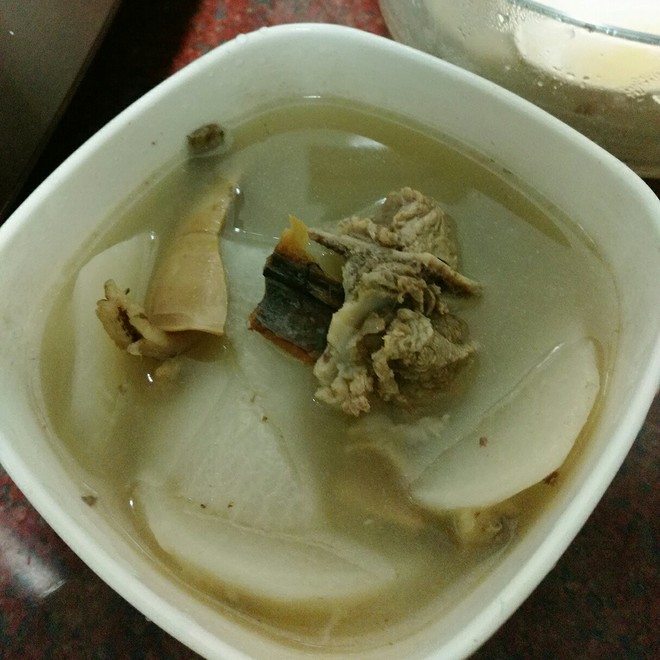 猪骨萝卜汤的做法