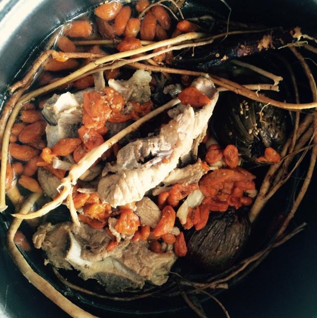 五指毛桃煲猪骨的做法