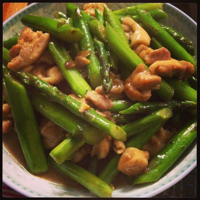 鸡肉炒芦笋的做法