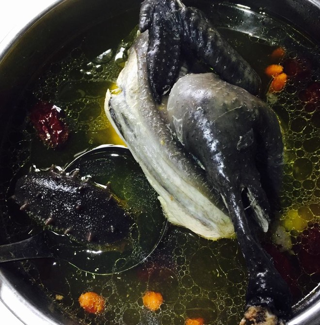 乌鸡海参汤的做法