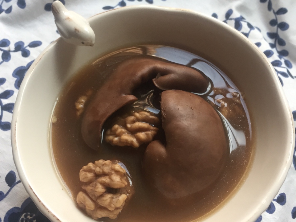 杜仲核桃猪腰汤的做法
