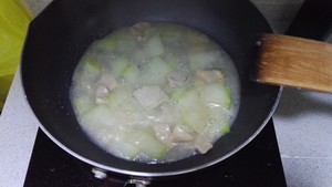 肉片炒冬瓜+蒸猪耳的做法 步骤3