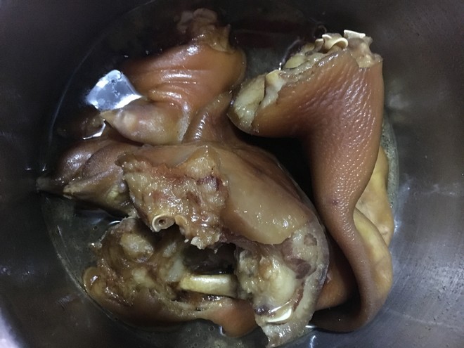 卤猪手、猪耳的做法