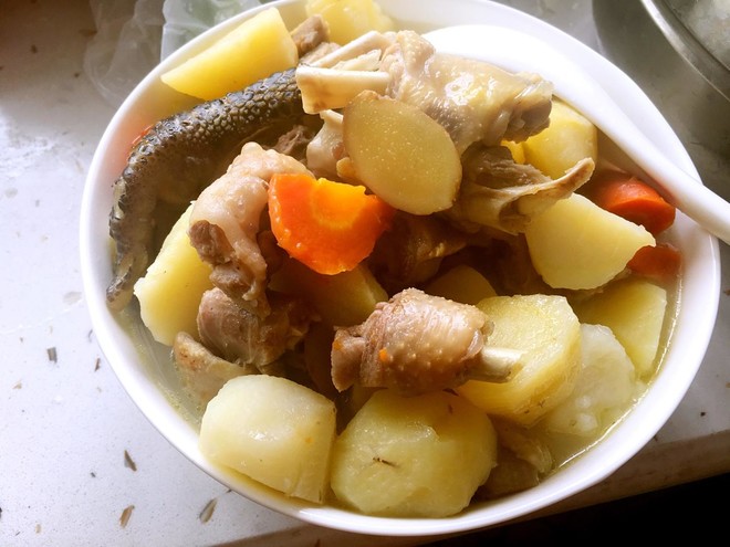 土豆炖土鸡(清汤)的做法