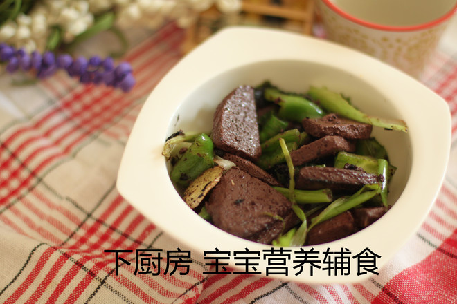 青椒炒猪血的做法