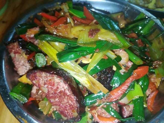 湘蛮爆炒猪血丸的做法
