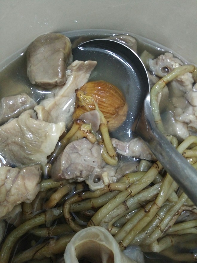 鱼腥草煲猪肺汤的做法