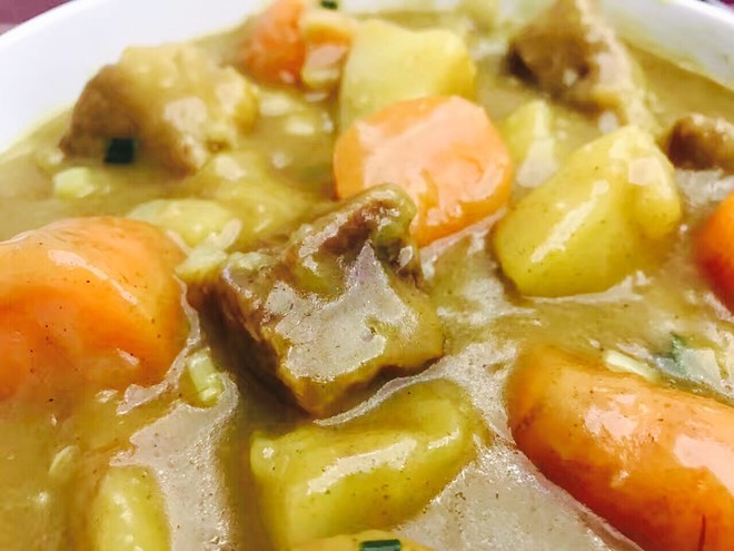 咖喱土豆炖牛腩的做法