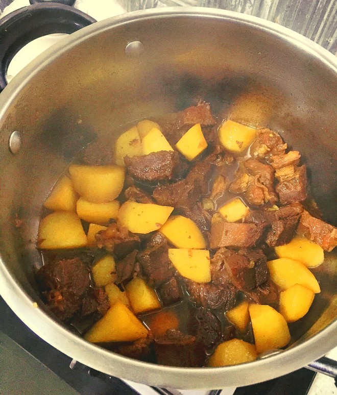 土豆炖牛腩的做法