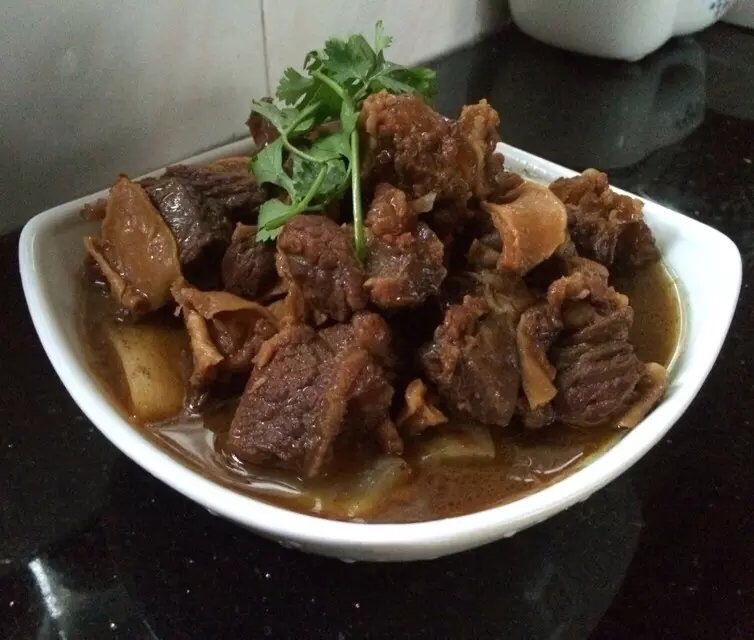 焖牛腩的做法