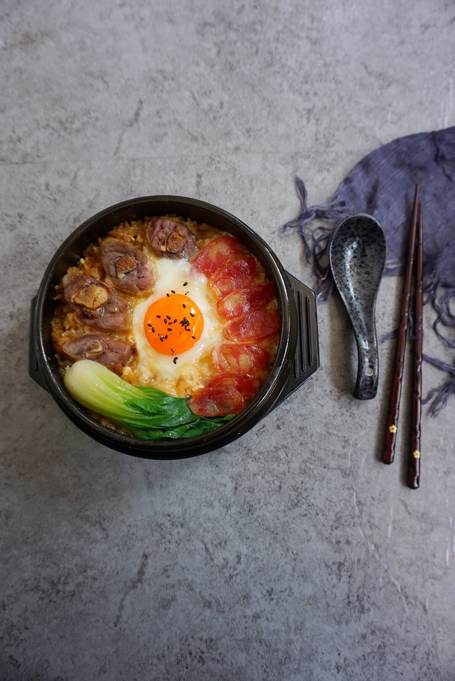 腊鸭腿腊肠煲仔饭的做法