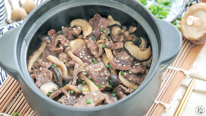 菌菇牛肉煲的做法