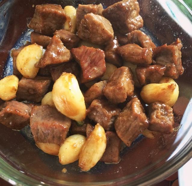 黑椒蒜子牛肉的做法