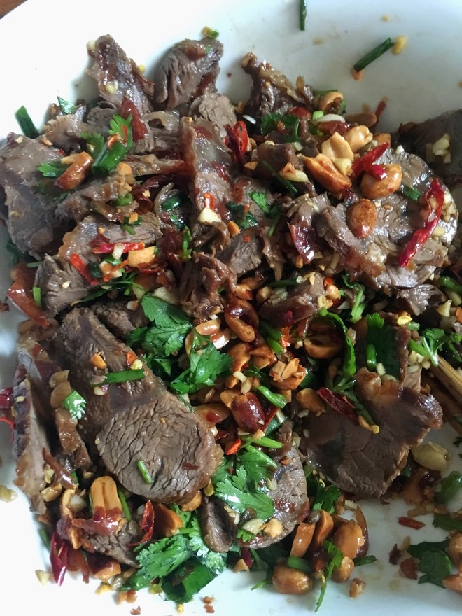 凉拌麻辣牛腱的做法