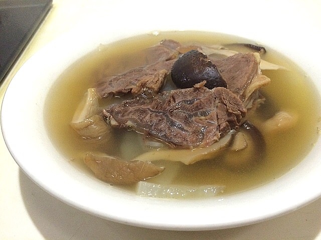 菌菇牛腱汤的做法