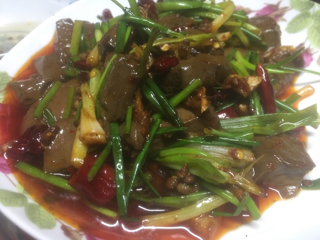 葱头爆鸭血的做法