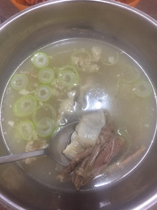 牛骨牛肉汤的做法