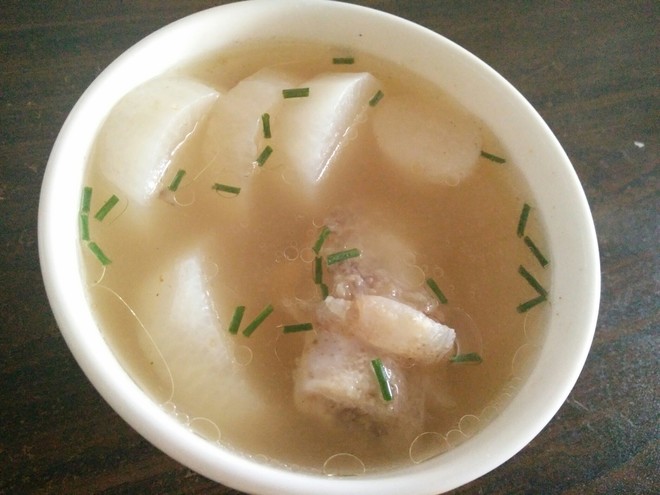 牛骨萝卜汤的做法