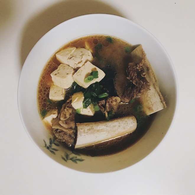 棕熊韩式牛骨豆腐海带汤的做法