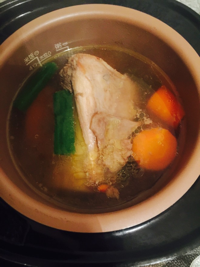 胡萝卜牛骨汤-电饭煲的做法
