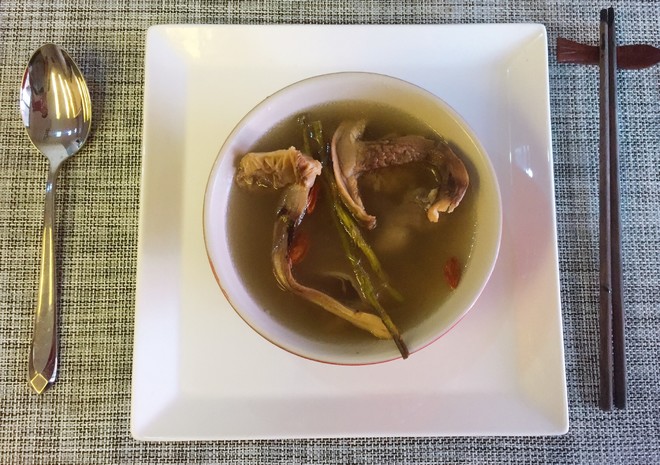 石斛松茸牛骨汤的做法