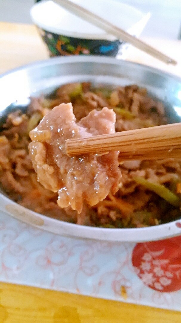 边吃边流泪的爆炒小牛肉的做法