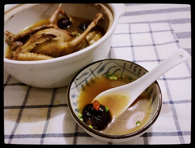 天麻乳鸽汤的做法