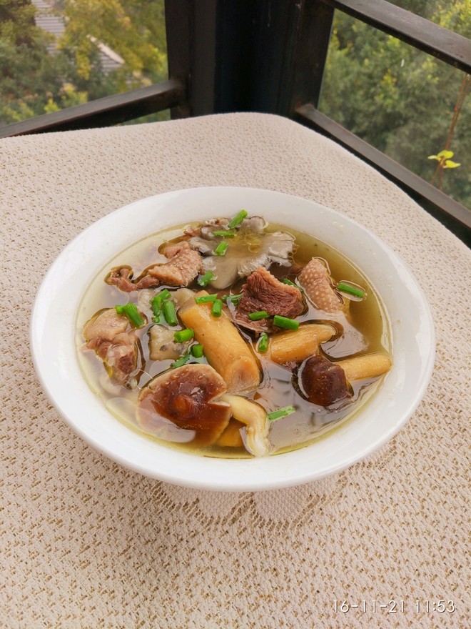 鹅肉菌汤的做法