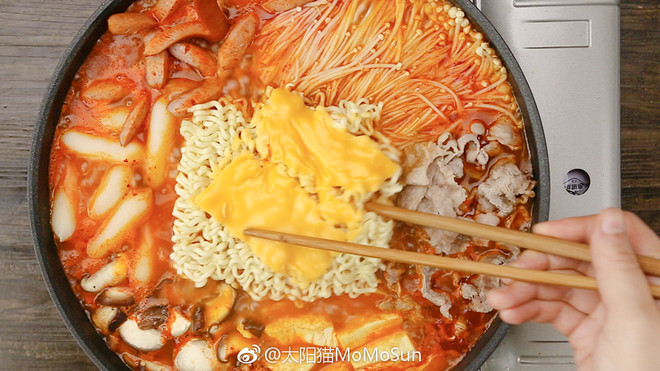 超辣火鸡面部队锅的做法