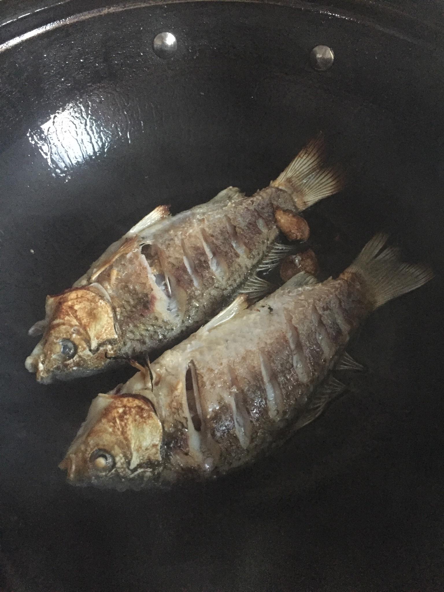 Ұ 3
