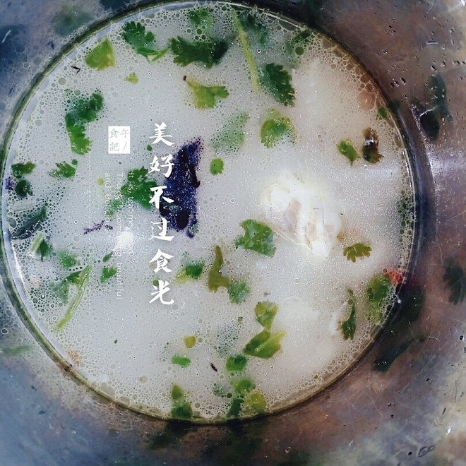 鲈鱼汤(附,鱼皮不破 不粘锅小窍门)的做法