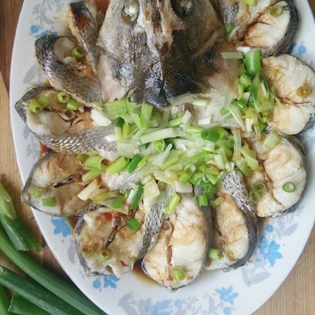 清蒸海鲈鱼(简单清香)的做法