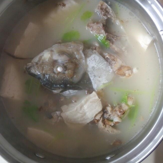 豆腐鱼头汤的做法