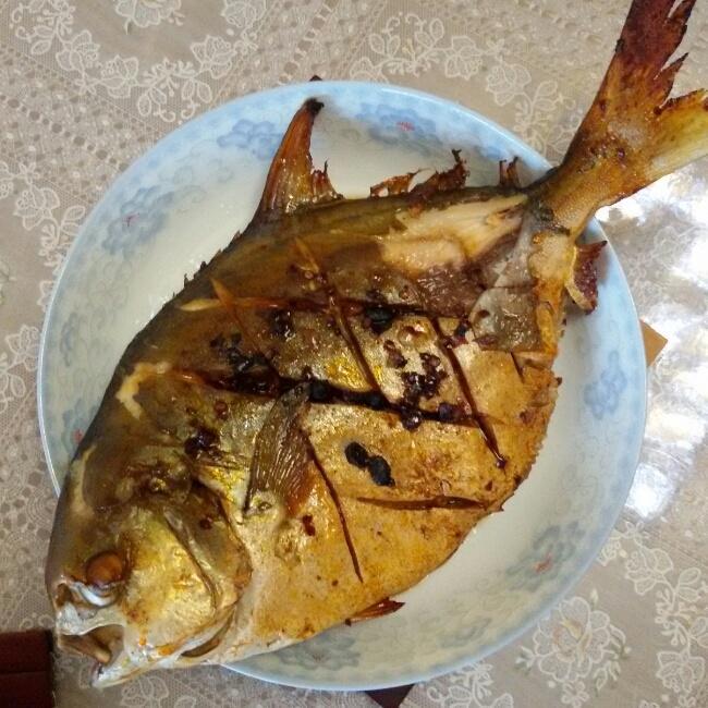 烤鲳鱼的做法