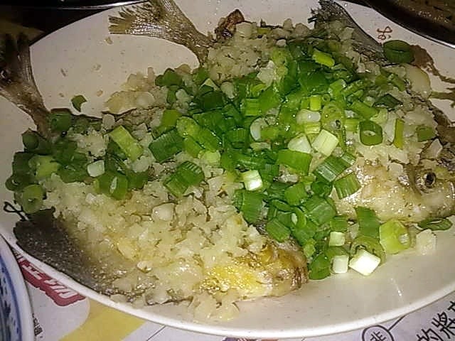蒜香蒸鲳鱼的做法