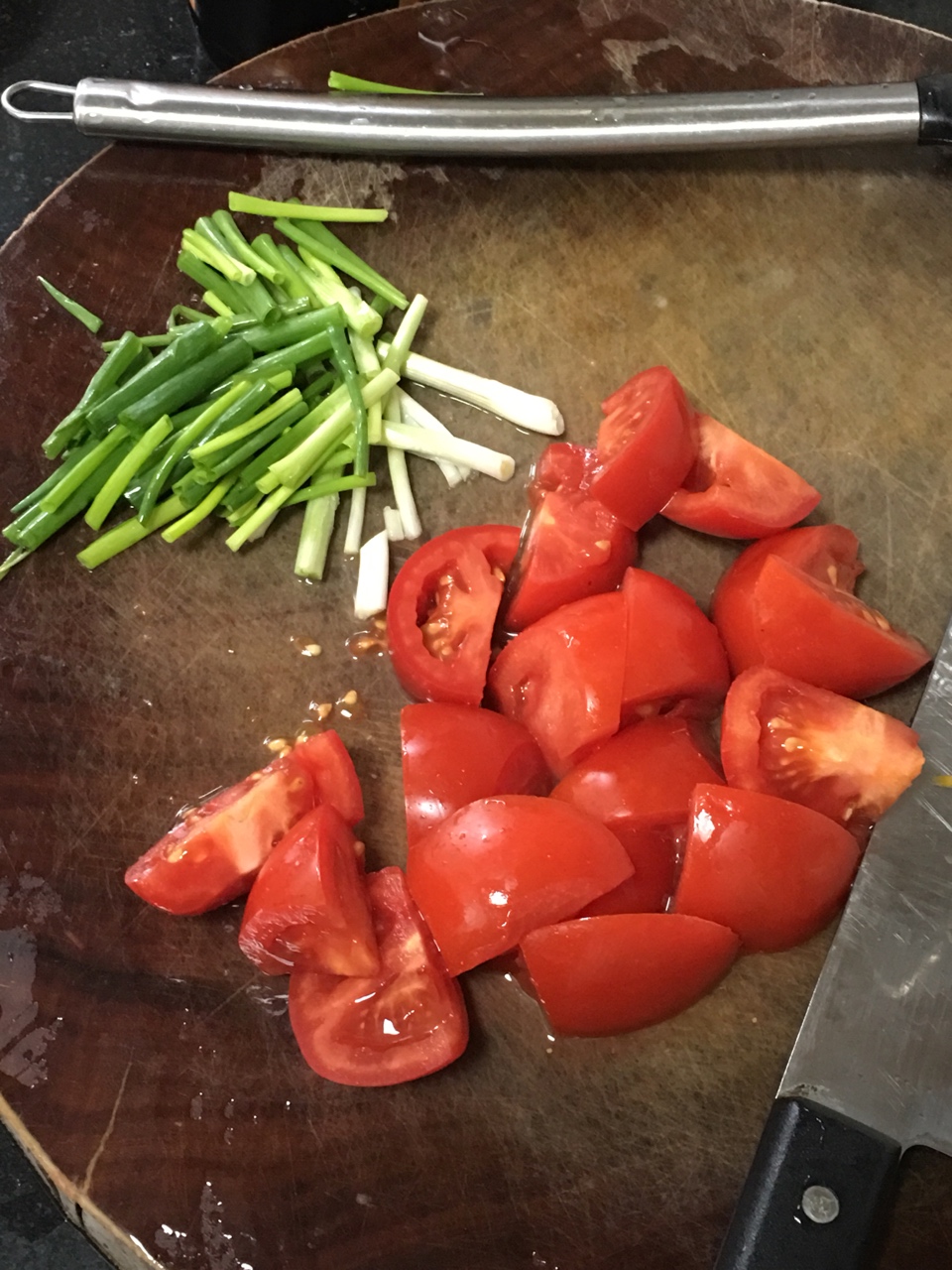 西红柿焖鲳鱼的做法 步骤2