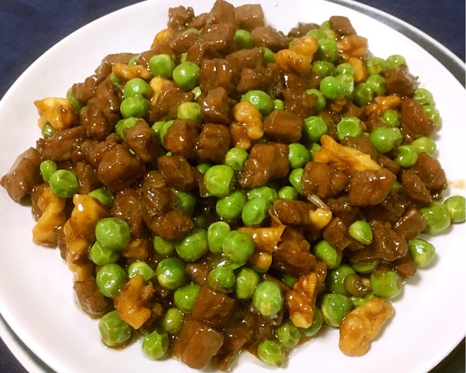 豌豆桃仁牛肉粒的做法