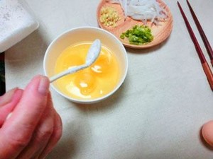 银鱼焖蛋-快手菜的做法 步骤2