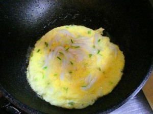 银鱼焖蛋-快手菜的做法 步骤7