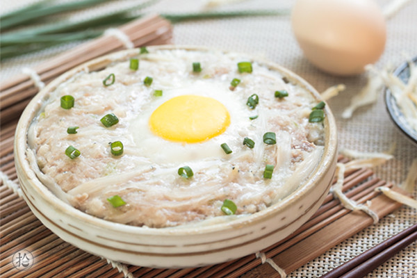 银鱼马蹄蒸肉饼的做法