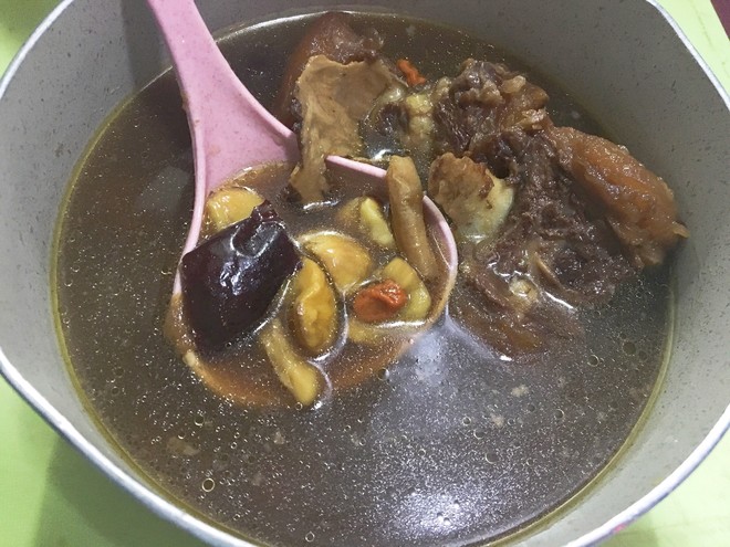 补钙补肾板粟牛骨汤的做法