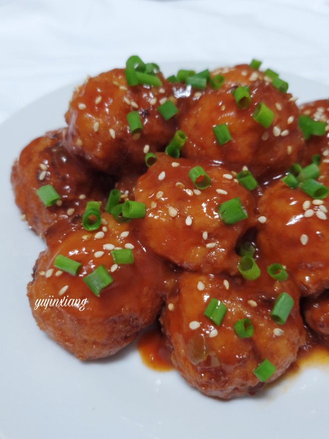 比肉还好吃的糖醋豆腐丸子(简约.营养.美味.快手.炸完之后只需拌一下)的做法