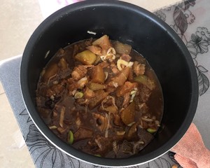 ϵ 4