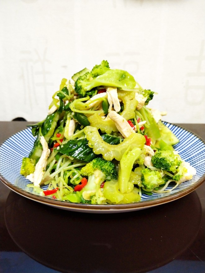 凉拌鸡胸肉豆苗苦瓜的做法