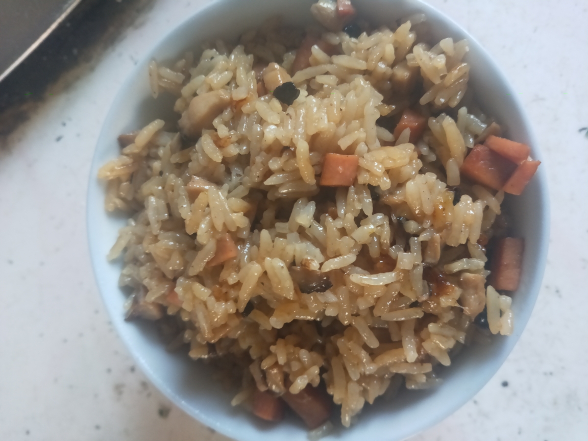 香菇火腿饭电饭煲版的做法