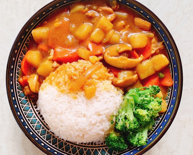 咖喱鸡肉饭(新手也能一次成功)的做法