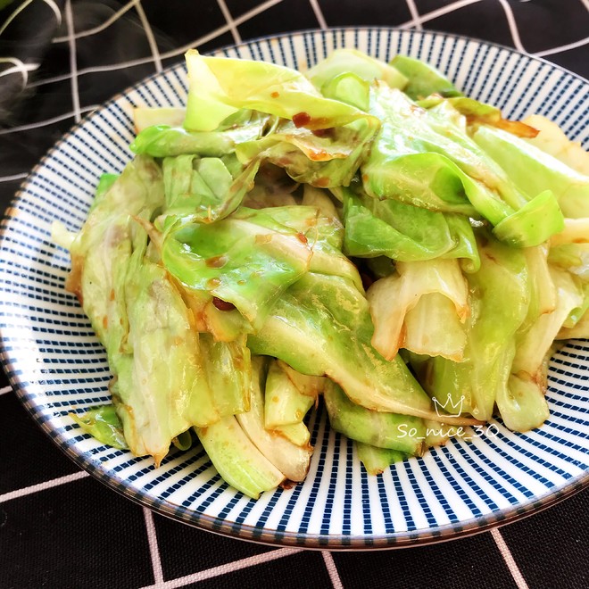 酱爆手撕包菜的做法