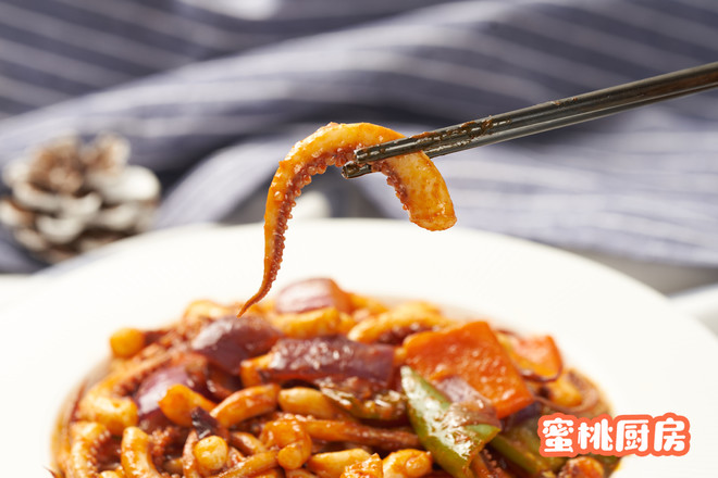 【酱爆鱿鱼】弹口又不腥的做法