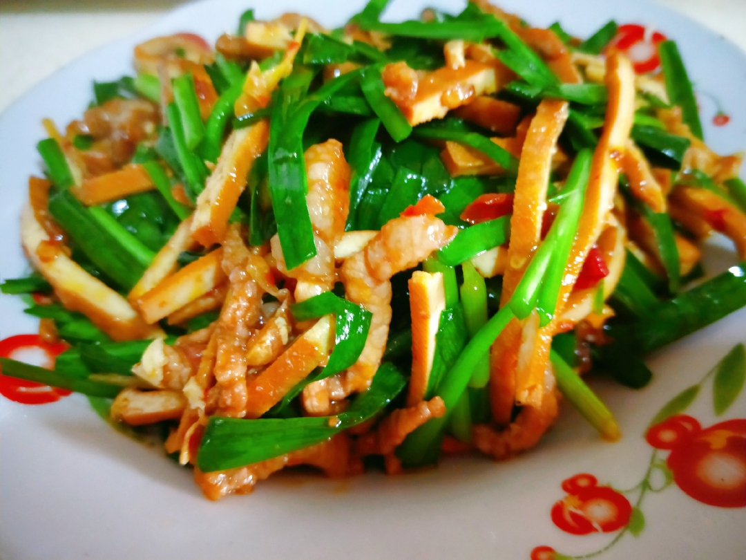 超喜欢的下饭菜猪肉炒韭菜豆腐干的做法